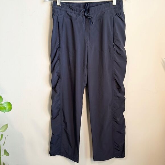 Athleta La Viva Joggers Featherweight Yoga Pants 6 - Picture 1 of 8